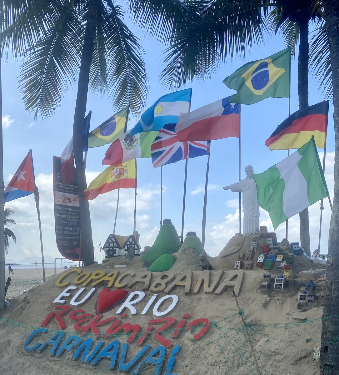 MichelleAbbs's tweet image. Sand art as an #NFT?

I know some people say certain works of physical art can never be digital art. 

Is sand art one of those? I saw some of the most intricate and ornate works of art on the beach in Brazil this morning. 

Gives minting sand a whole new meaning.