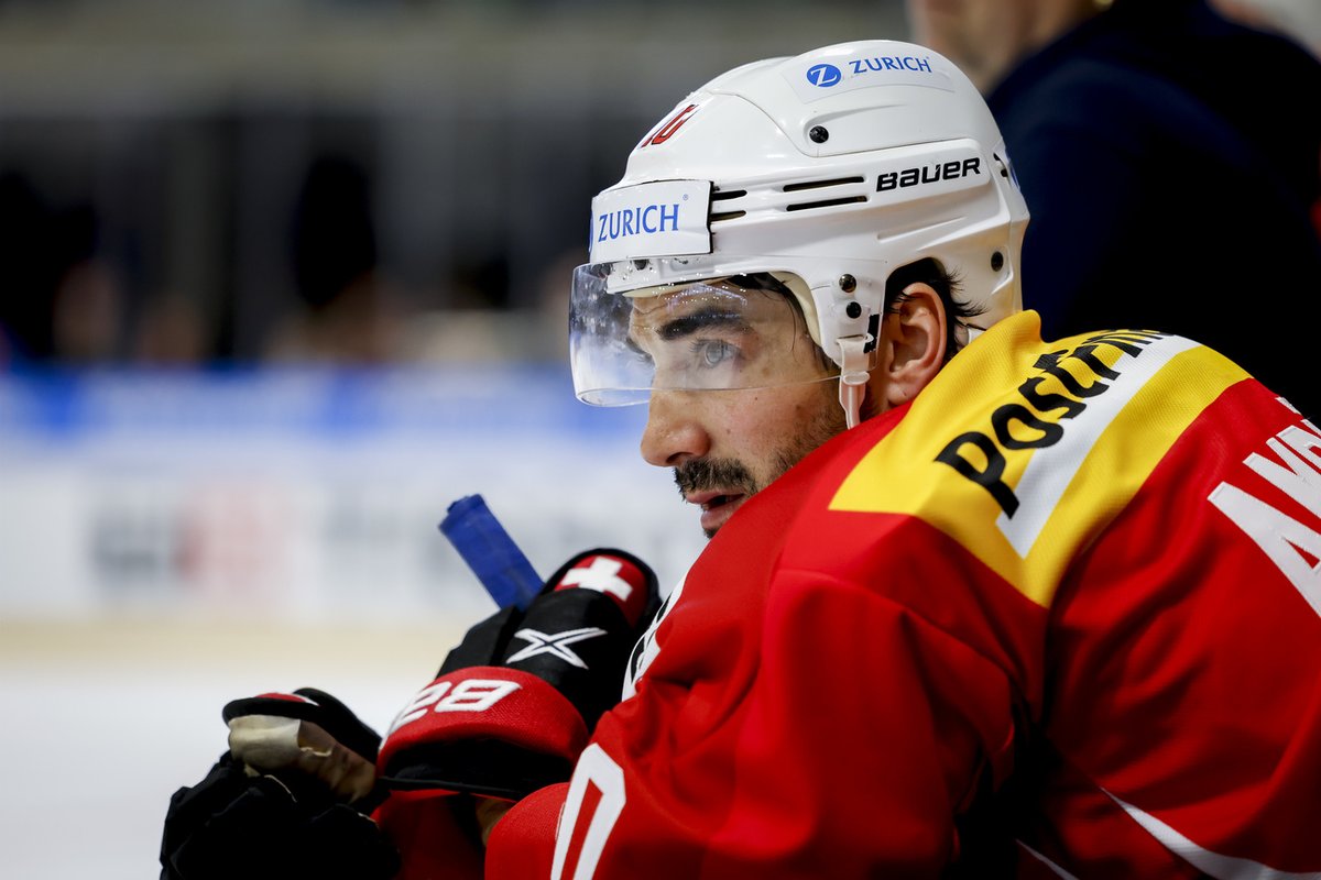 HCD_offiziell's tweet photo. 🇨🇭 Unser #10Ambühl hat bei seiner 17. WM-Teilnahme den alleinigen Rekord für die meisten WM-Spiele im Visier!
Nur noch 4⃣ fehlen #AAA10 auf #UdoKiessling!
Wir wünschen unserem #Capitano und dem ganzen @SwissIceHockey viel 🍀 beim #IIHFWorlds-Auftaktspiel!
#zämefürdSchwiiz 🇨🇭 https://t.co/lzUpHFNMFi