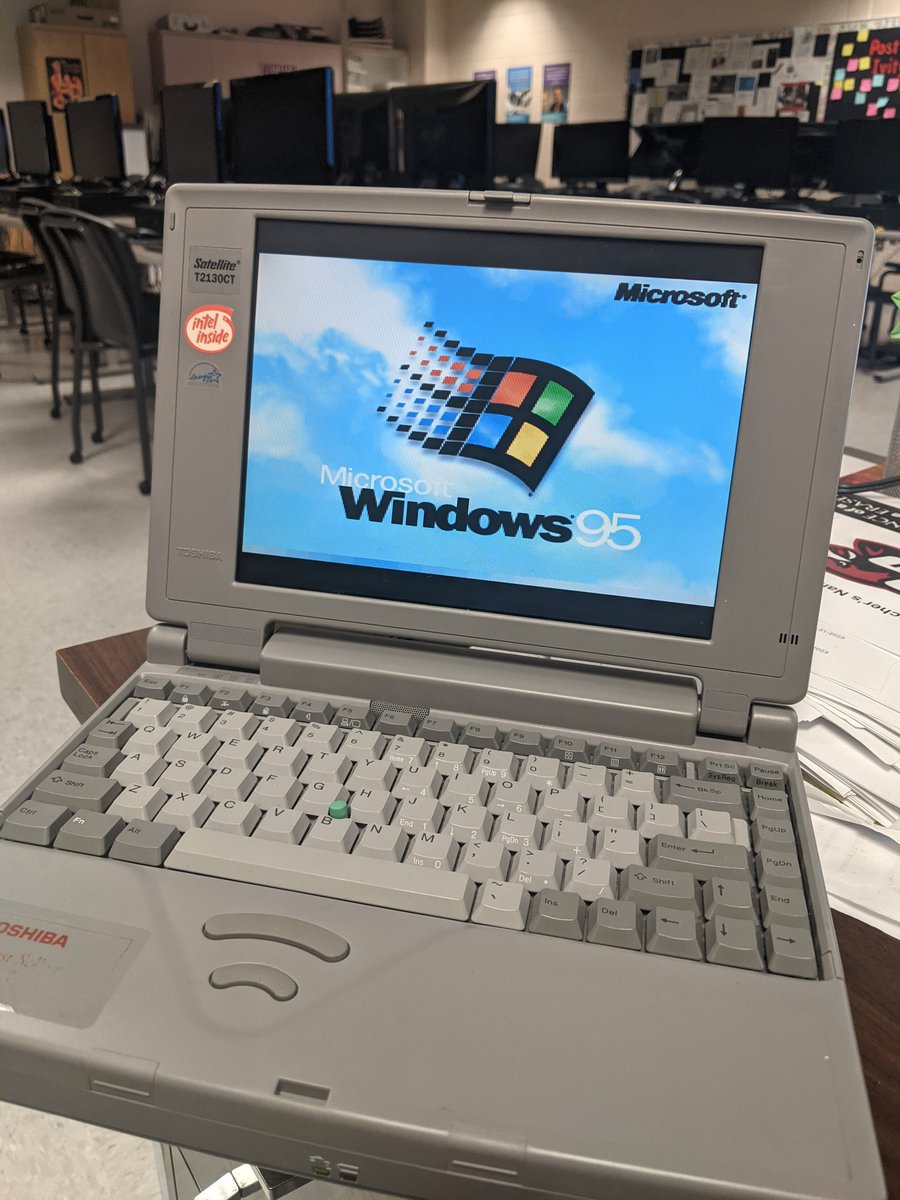 MrSoksRox's tweet photo. It lives!!!!!! Happy Found it Friday. #history #75mhz #computerteacher https://t.co/YHF6ppcOC5