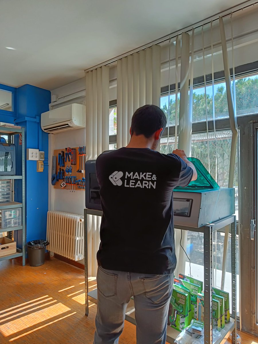 Make_and_Learn's tweet image. Avui hem presentat el nou #makerspace de Canovelles. 🛠️ 
Un projecte impulsat per l&apos;@AjCanovelles per donar oportunitats a la ciutadania del poble i a la comunitat educativa.

Quines ganes de començar a donar-li vida a l&apos;espai.🤩
Si vols saber-ne més, no dubtis en contactar-nos!