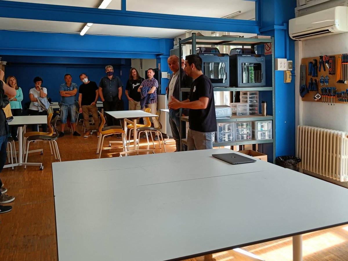 Make_and_Learn's tweet image. Avui hem presentat el nou #makerspace de Canovelles. 🛠️ 
Un projecte impulsat per l&apos;@AjCanovelles per donar oportunitats a la ciutadania del poble i a la comunitat educativa.

Quines ganes de començar a donar-li vida a l&apos;espai.🤩
Si vols saber-ne més, no dubtis en contactar-nos!