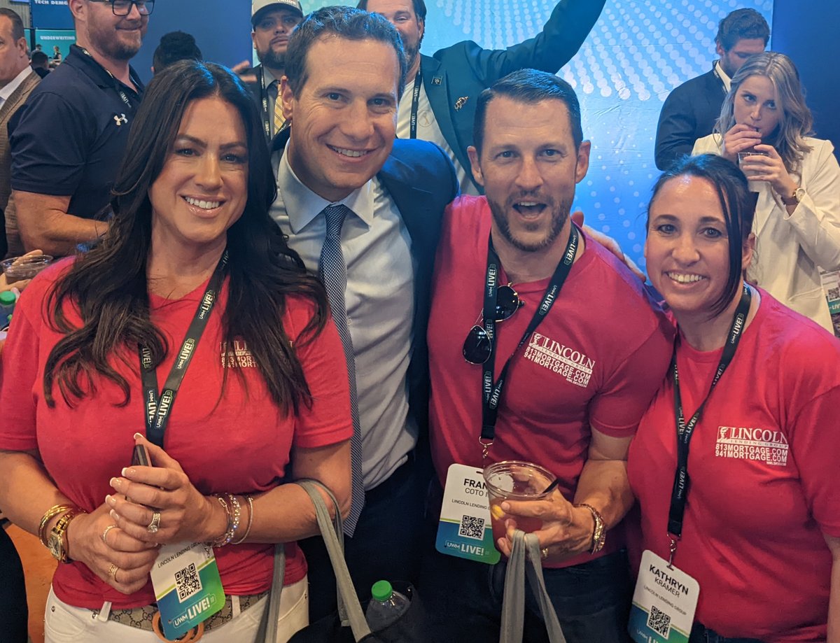 TheTitleSource's tweet image. What an event at @UWMlending yesterday! @Mishbia15  goes BIG for BROKERS! Hadn't seen him since 2003 when he was my jr. AE. Thanks to Lincoln Lending for having me &amp;amp; to Mat Ishbia for creating an OVERTHETOP experience! #UWMLIVE #trueconcepttitle