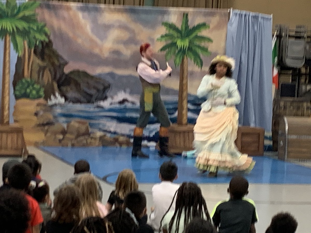 APSBenteen's tweet photo. What a treat when the #AtlantaOpera comes to visit with their presentation of Pirates and Penzance🎤🎶🎭@docdrewlovett @DrCSLPadgett @BenteenIBPYP @PrincessS2003 @MsFree_SC @Falconersings https://t.co/IA2JioiGMs