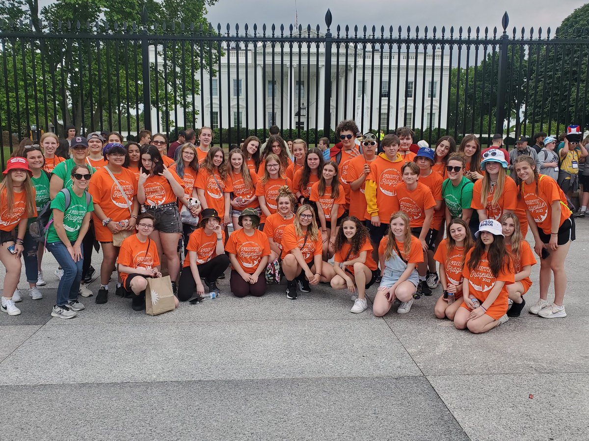 MrsNaroNR's tweet photo. @NRMSDC Bus #5 visits the White House! https://t.co/Ggr46yJq4E