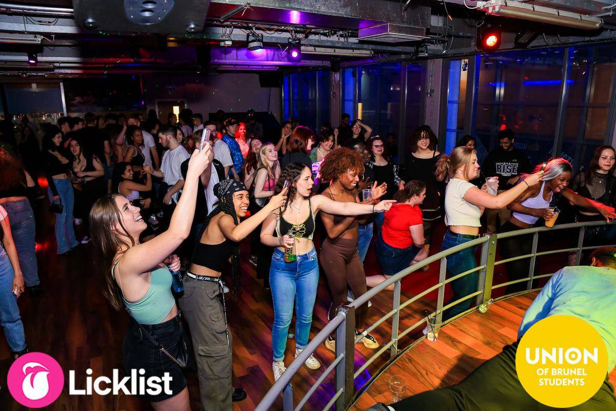 What's going on here then 👀 Let us know your "Juiciest" moment last Wednesday @ Venue in the comments below! Images are available on Listlist.com #ubsnightlife #juicywednesday #nightlife #bruneluniversity #brunelstudents