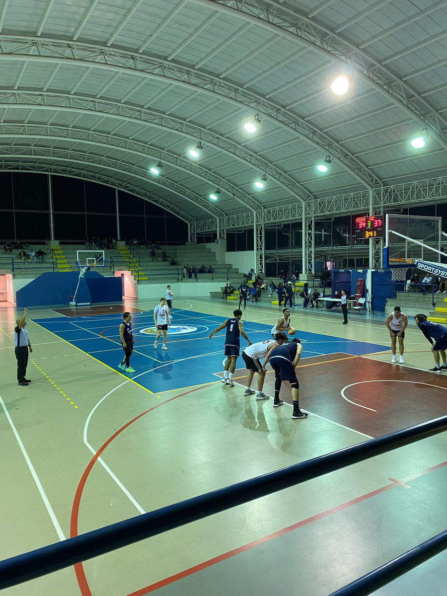 CoachMartinWIU's tweet photo. @CoeCollegeHoops fell in OT last night to the top team in Costa Rica, Escazu Major.  @KruseJarad was named the games MVP by the Escazu players. It was the first official game ever in the new Escazu Sports Village facility. Fun international hoops environment https://t.co/200pqq6szQ