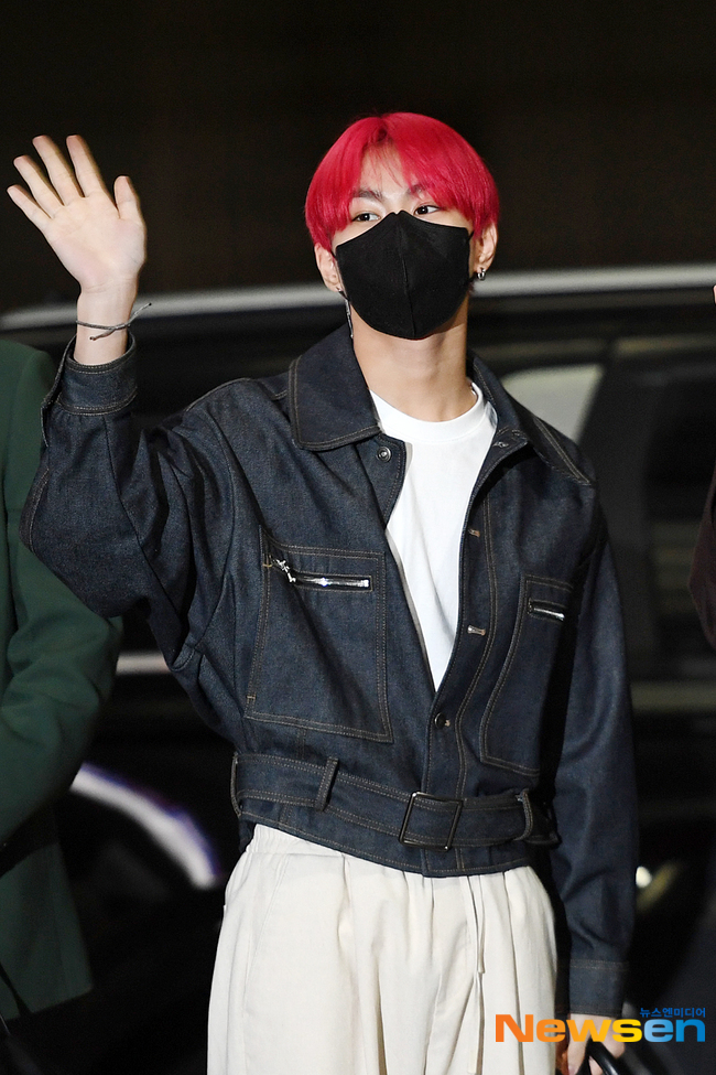 [AIRPORT] 220513

#JUNGWON at Incheon Airport on their way to Germany | Press Photo (1)

SAFE FLIGHT ENHYPEN
#ENHYPENatKpopFlex #ENHYPEN #엔하이픈 <a href="/ENHYPEN_members/">ENHYPEN</a> <a href="/ENHYPEN/">ENHYPEN OFFICIAL</a>