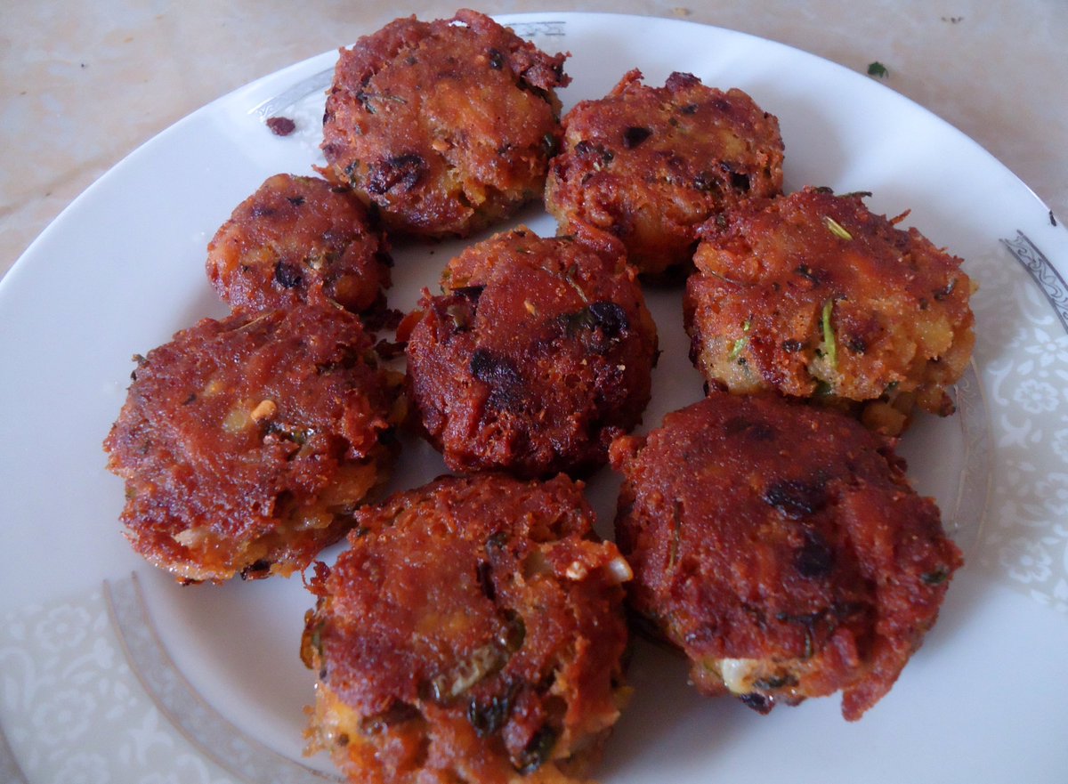 CWShahida's tweet photo. Simple tasty Chicken Potato Tikia Kabab recipe
Full Recipe: https://t.co/MSs4pRPLaU https://t.co/PjSh0VGogH