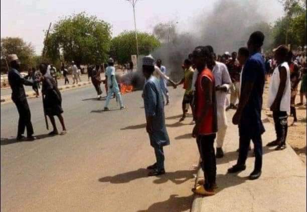 Collins87288382's tweet photo. Student Burnt Alive In Sokoto For Allegedly Insulting Prophet Muhammad 

A female student of Shehu Shagari College of Edu in Sokoto, Shahu was  beaten &amp; burnt to death by Nigeria Muslim over alleged religious blasphemy https://t.co/OF2E6v4nWs