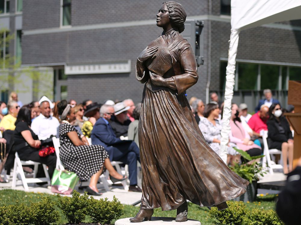 Legacy of pioneering Black advocate, publisher honoured with sculpture
windsorstar.com/news/local-new…