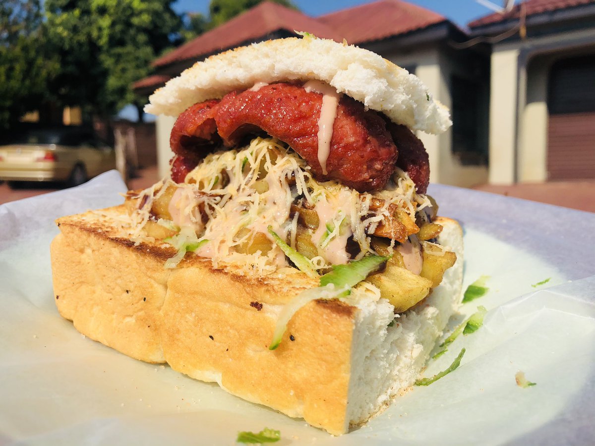 Kota_Too's tweet photo. Our #VendaNgaDecember kota only R40. Beat the FOMO we close at 7pm  #VhuvhambadziDrive #Foodporn #Kota #MacG #110Million https://t.co/WjrYf86OK1