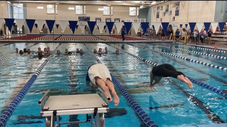 Washburn Rural edges Manhattan for Centennial League swimming title. From <a href="/TopsportsN/">TopSports.news</a> contributor <a href="/isaackdeer/">Isaac Deer</a> ...
topsports.news/2046-rural-swi…