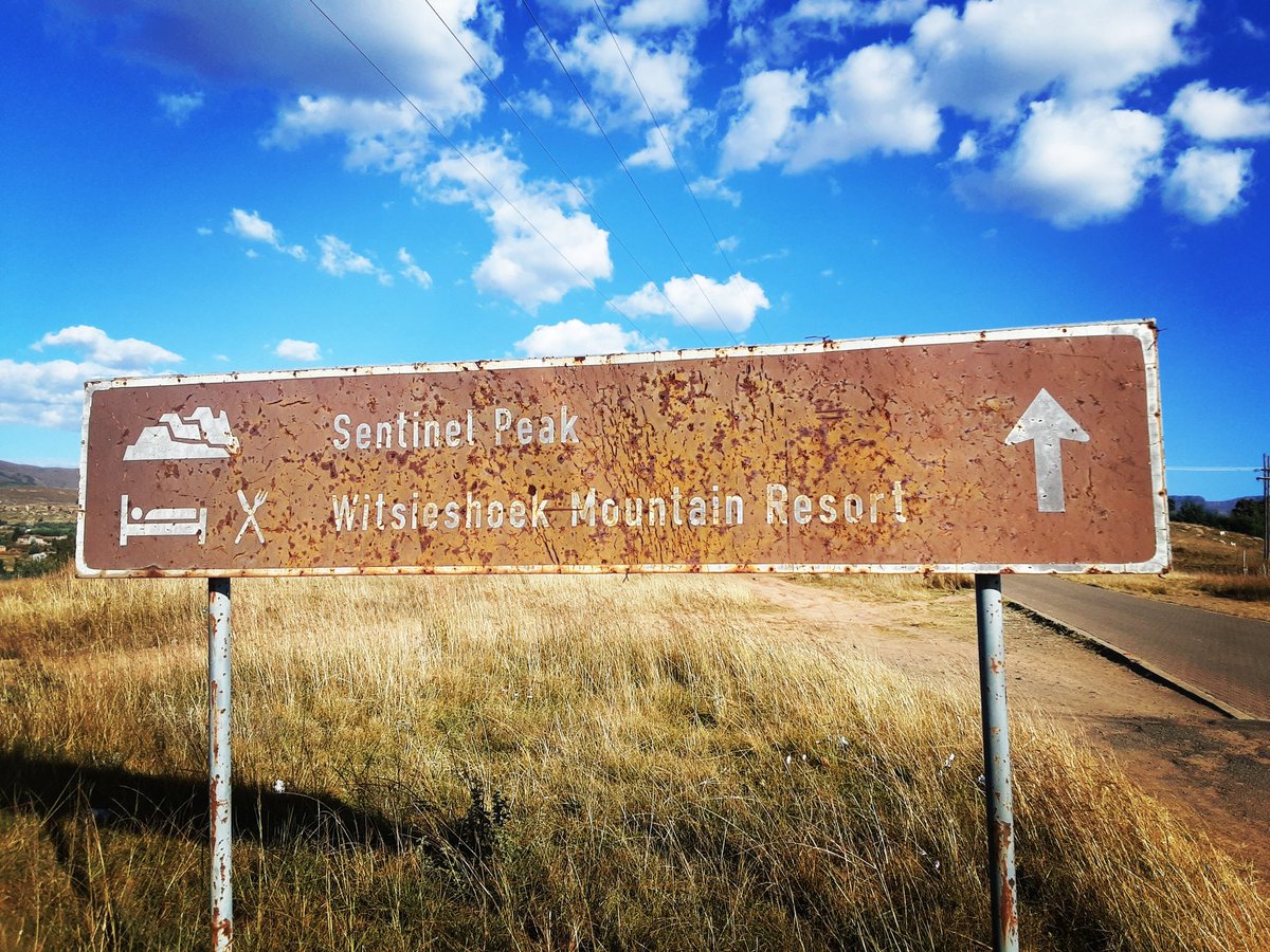 MvunyelwaRadebe's tweet photo. The longest, hardest😪 & coldest🥶 mountain climb I've ever done #SentinelPeak #Drakensberg https://t.co/nbVFpd1wVL