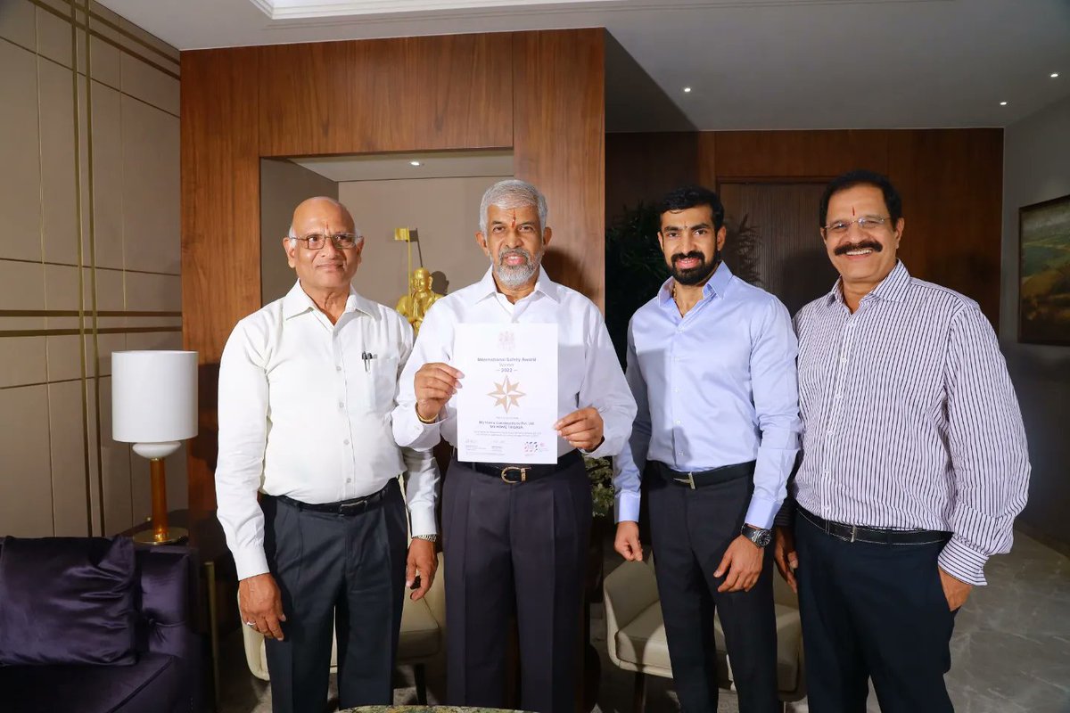 MyhomeConst's tweet photo. #MyHomeGroup Chairman Dr. Jupally Rameswar Rao Garu expressed immense pleasure in how on a global scale, #MyHomeConstructions was able to reach the utmost safety standards. He also congratulated the team for Achieving the #NationalHSEAward at 9th #globalsafetysummit.

#HSEaward https://t.co/t7tX8UpDmR