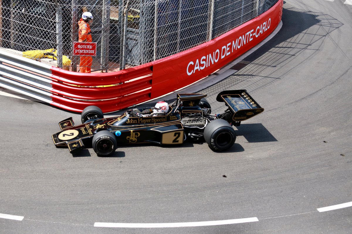 elmejordelresto's tweet photo. ¿Quién dijo que este fin de semana no hay F1? Por 13ra oportunidad se corre el GP histórico en Mónaco con autos de todas las épocas separados por categorías. Y se ven joyitas como éstas. 👇

#F1 #MonacoGP #Lotus #McLaren #March https://t.co/1Y4JZqhuri