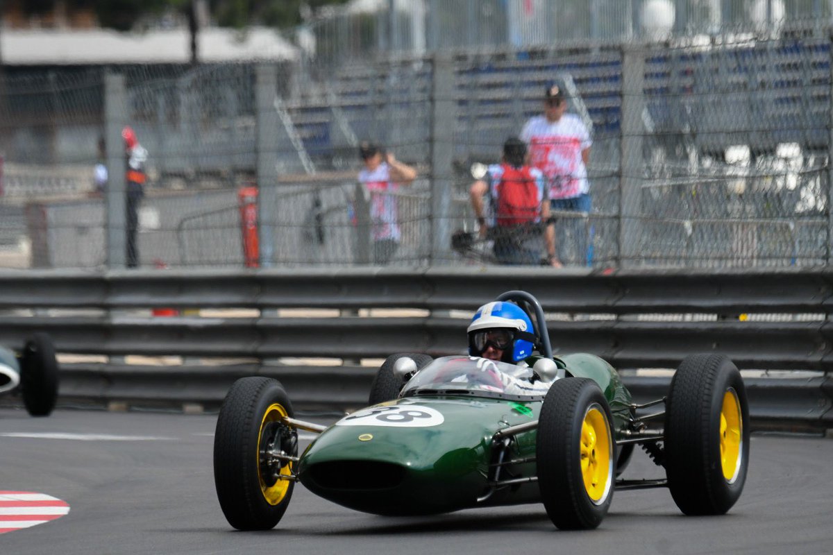 elmejordelresto's tweet photo. ¿Quién dijo que este fin de semana no hay F1? Por 13ra oportunidad se corre el GP histórico en Mónaco con autos de todas las épocas separados por categorías. Y se ven joyitas como éstas. 👇

#F1 #MonacoGP #Lotus #McLaren #March https://t.co/1Y4JZqhuri