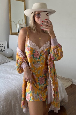 Vespertheginger's tweet photo. I just received a gift from Anonymous via Throne Gifts: Make It A Double Set | Kyoto Marigold. Thank you! https://t.co/3viwNjuQ0A #Wishlist #Throne https://t.co/YxTVVeQO7q