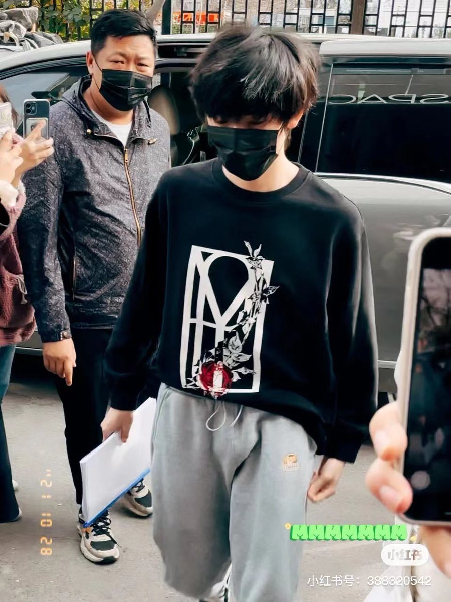 ssosmiling's tweet photo. 亚轩的蛋也很大很明显，一些前凸后翘 https://t.co/3xuIOouYGu