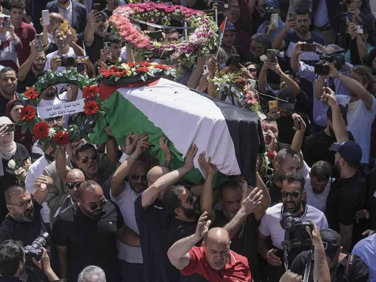 JamalDajani's tweet photo. These are indigenous Palestinian Jerusalemites who turned up to bury one of their own… they are not from Poland, Russia, Ukraine or Brooklyn, NY. https://t.co/LaIe7vkCO3