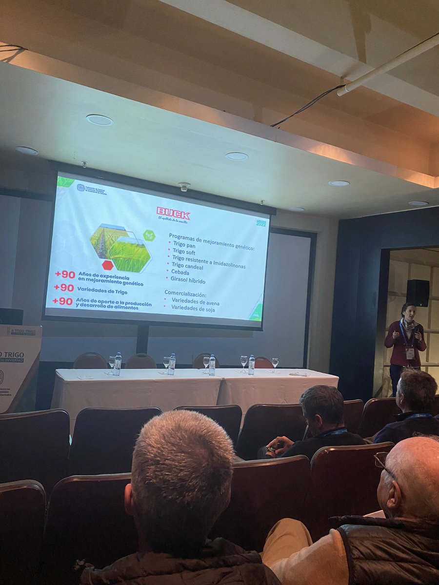 BuckSemillas's tweet photo. Nuestra breeder DIANA MARTINO (@dianamartino_) presentó variedades de trigo en el panel de SEMILLEROS II EN #ATODOTRIGO: #BUCKSY109, #BUCKFULGOR, #BUCKCOLIHUE #BUCKPACÍFICO 🙌 https://t.co/tpo8QKjJXG