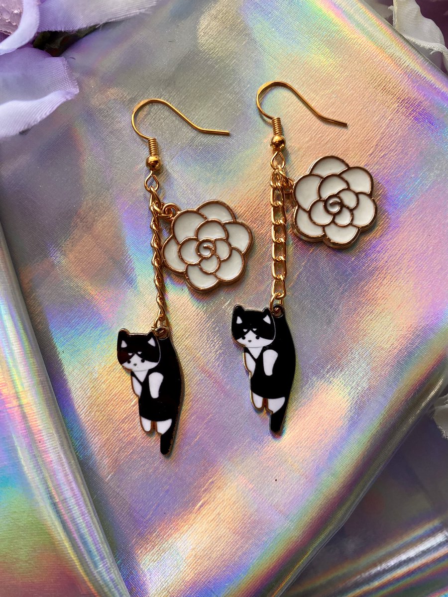So many earrings and they’re all only $6 🌟
Treat yourself this payday!