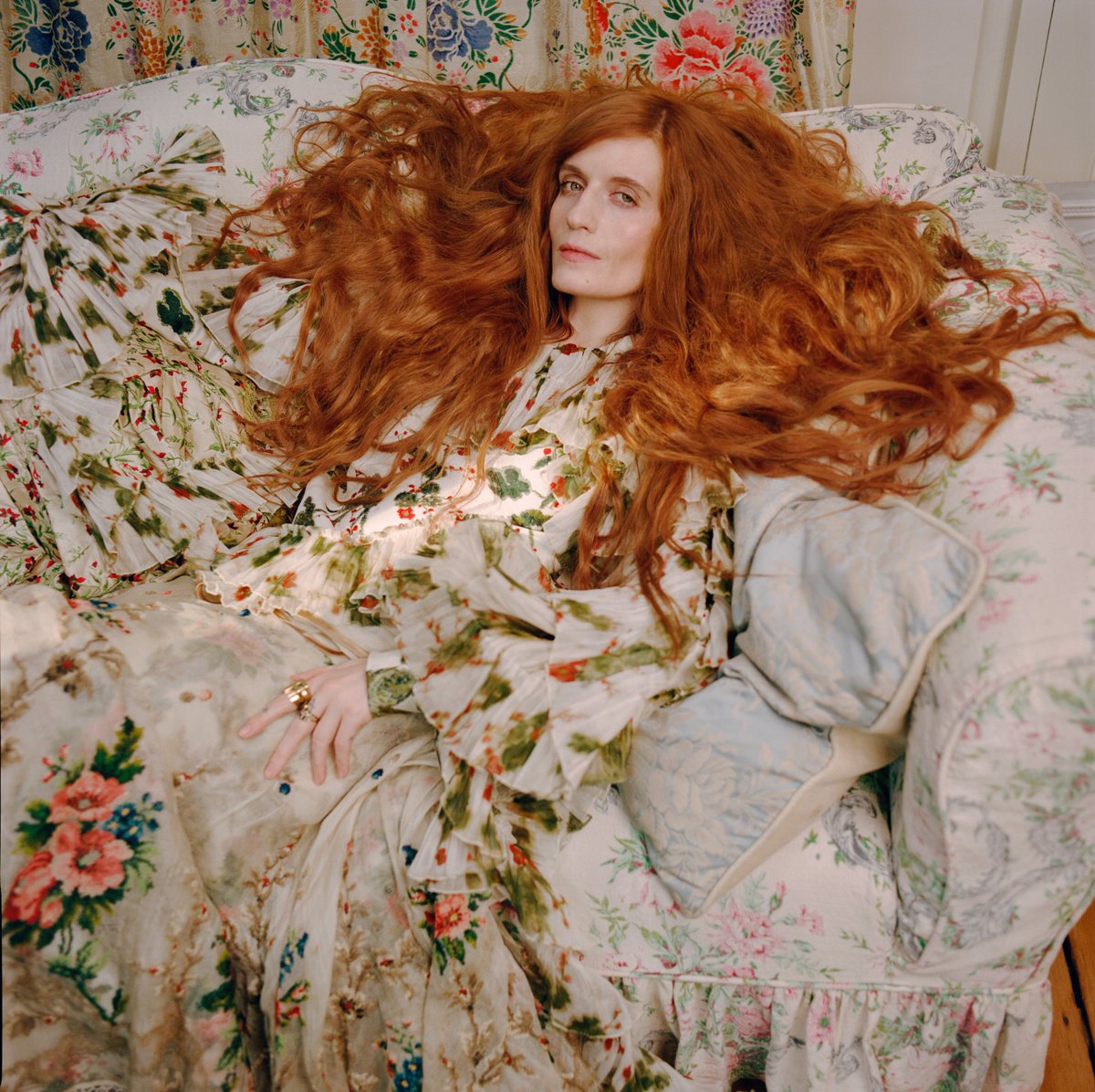 delcoreofficial's tweet photo. .@florencemachine wearing a #DelCoreCouture look from the #WomenandClouds collection on the latest issues of @voguemagazine @BritishVogue and @vogue_italia
Styled by Amanda Harlech
Photographed by @autumndewilde
#DelCoreEditorials https://t.co/aMrn41Q4Gf
