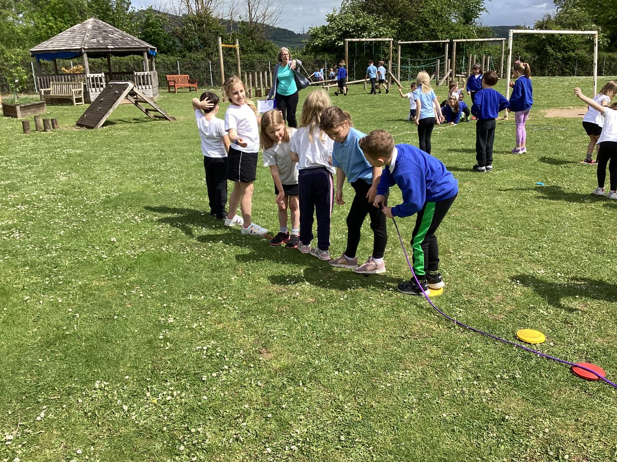 LlanfoistPri's tweet photo. Year 2 enjoying #worldorienteeringday during our PE session. #ambitiousandcapable #healthyandconfident #teamwork #learningtogether #selfassessing https://t.co/pbSZa9sKIV