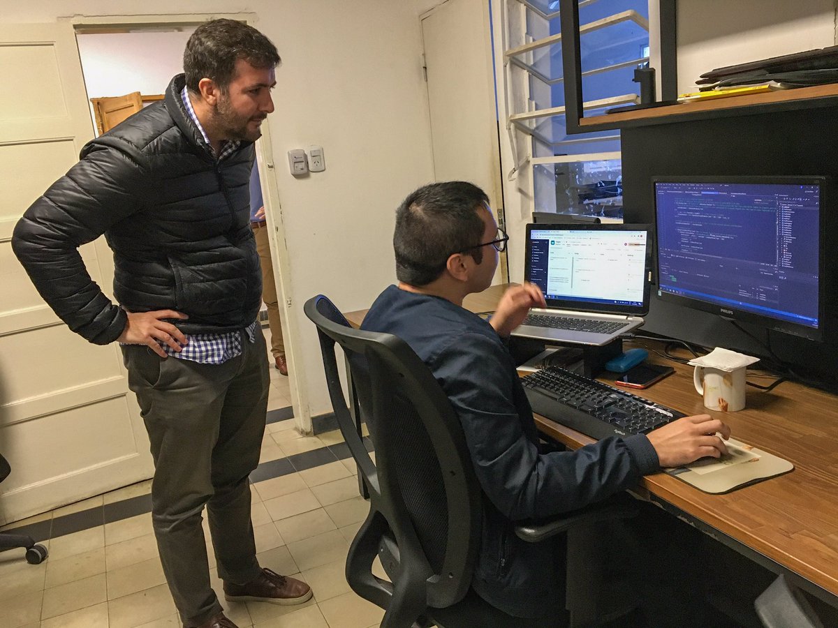 JuaneMaldonado's tweet photo. Desde @municorrientes ya estamos formando a más de 400 jóvenes en #ProgramaciónFullStack. Y con las próximas capacitaciones lo haremos con 600 más.
Junto a los actores del sector, tenemos el eje en impulsar espacios de capacitación para mayores #oportunidadeslaborales. https://t.co/9HTyHlN7dw