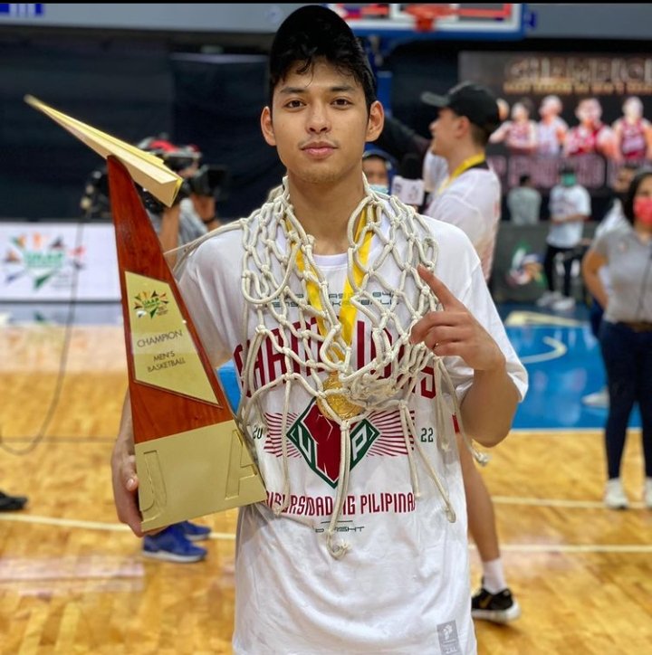 _razeeee_'s tweet photo. We're so proud of you @_ricciiirivero!! You deserve the Championship as a rookie and Championship as a Senior. We love you<3333
#UPFIGHTINGMAROONS
#FORUPIKOTDRIVERS
#BUCKETSOFHOPE https://t.co/079OLMklKh