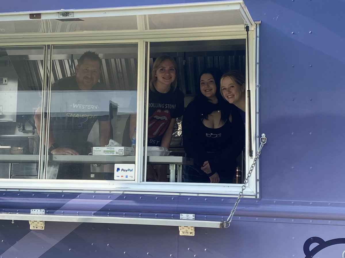 TSMSAD's tweet photo. Thank you EduKitchen for serving up a great breakfast to our @TroySouthMiddle staff today!!  #TroySouth #proud2br3 #TitanStrong #TitanPride #TSMSRocks https://t.co/ofY0iYwWny