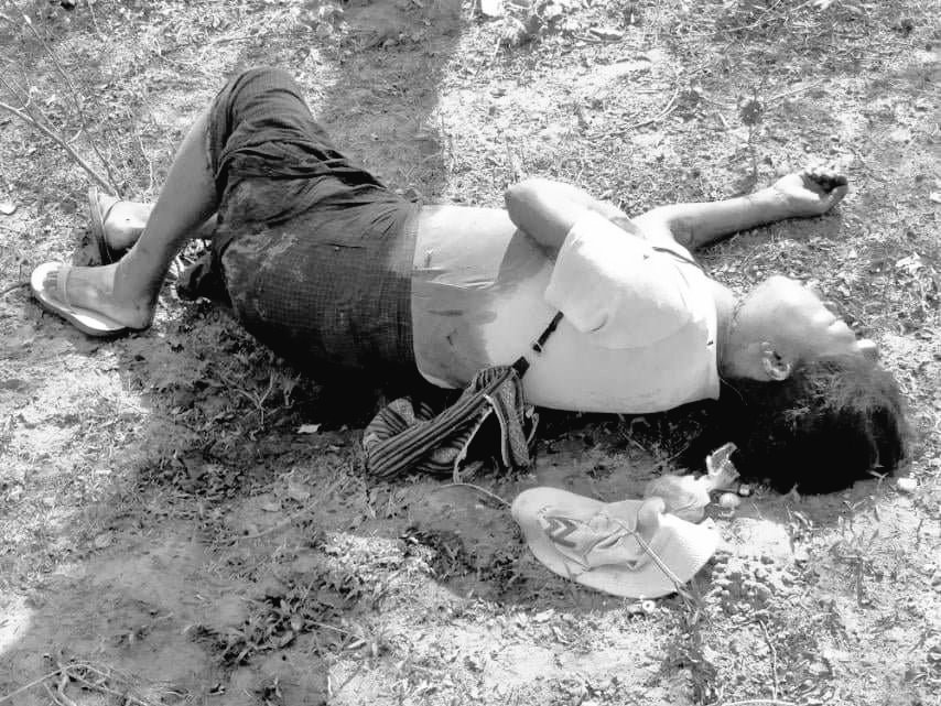 Tw// Dead
Myo Paw village of Butalin township was raided by the military today. Reportedly, 13 houses including onion godowns and agricultural materials were BURNT and a local man namely Ko Zaw Win San was SHOT DEAD.
#HelpMyanmarRefugees
#2022May13Coup
#WhatsHappeningInMyanmar