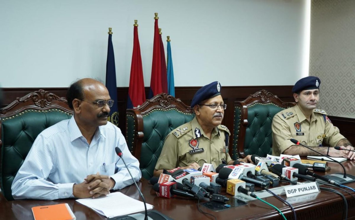 PunjabPoliceInd's tweet image. Punjab Police solves RPG attack, Canada-based gangster Lakhbir Landa is the mastermind. 6 people were arrested for providing logistic assistance to attackers. Recovered: 2 Cars &amp;amp; RPG’S Sleeve. (1/2) #MohaliBlastArrest