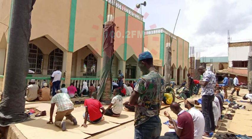 radiowestug's tweet photo. Barikwetebeekanisiza okwiruka kwa boona okugyendereire kuhwera ahakurundaana sente ezirikukuza kukoresibwa kwombeka amaka ga Qadh wa Mbarara, abasiraamu baahigwa kushagika ehururu egi obu baaba nibasaara Juma ahamuzigiti ogwa Abubaka Jamia omururembo Mbarara.
#QadhRun https://t.co/hTXGigk0Ll
