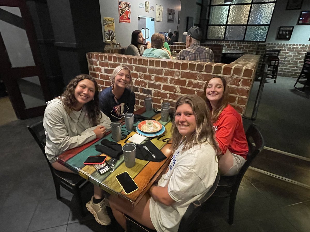 LetsGoICC_SB's tweet photo. Thank you @GeorgiaBlue_MS of Flowood for providing @ICCSoftball end of the year team meal. @LetsGoICC #RollTribe #ICCB4ME https://t.co/2zz9PwTbvJ