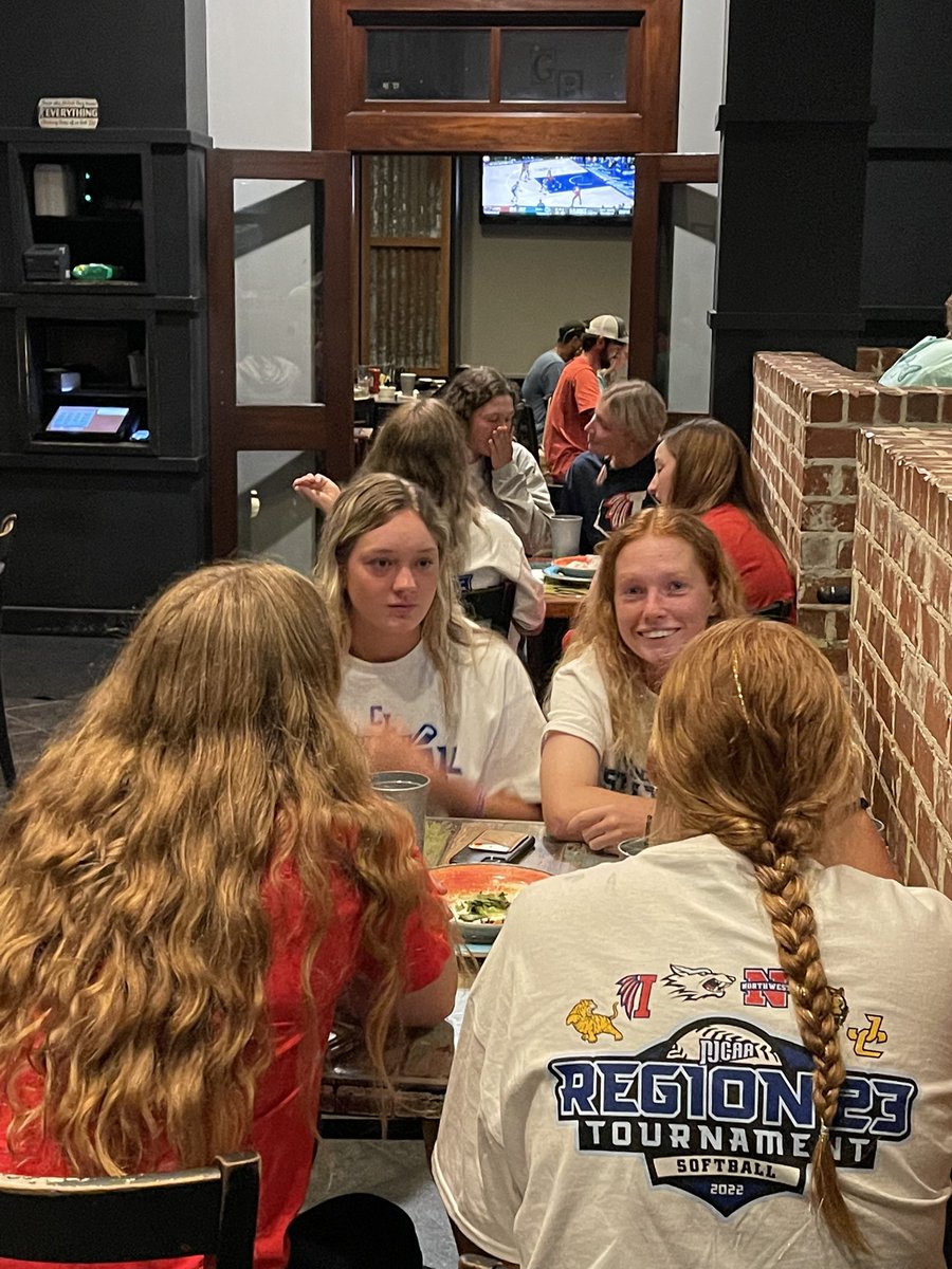 LetsGoICC_SB's tweet photo. Thank you @GeorgiaBlue_MS of Flowood for providing @ICCSoftball end of the year team meal. @LetsGoICC #RollTribe #ICCB4ME https://t.co/2zz9PwTbvJ