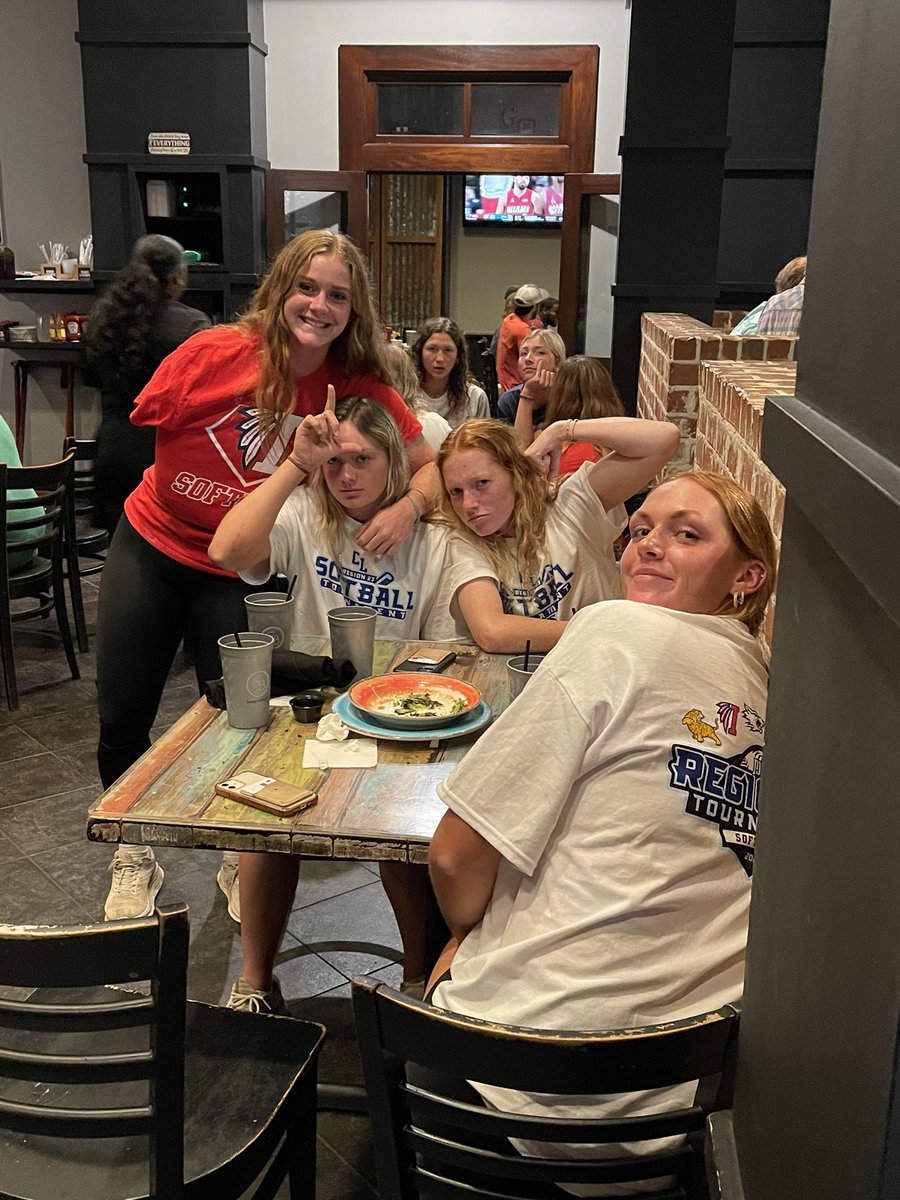 LetsGoICC_SB's tweet photo. Thank you @GeorgiaBlue_MS of Flowood for providing @ICCSoftball end of the year team meal. @LetsGoICC #RollTribe #ICCB4ME https://t.co/2zz9PwTbvJ