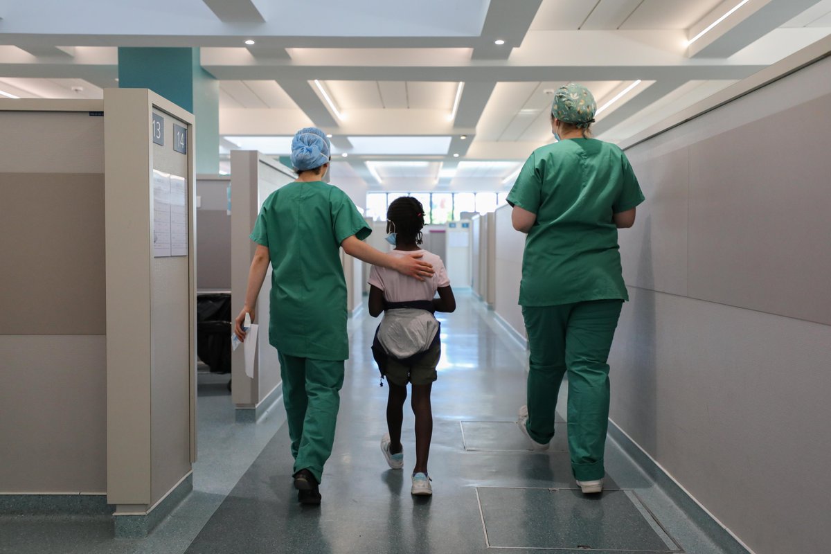 GHUMondor's tweet photo. [#EVENT] 🪥🎒🪥 Le service de médecine bucco-dentaire du @GHUMondor a accueilli aujourd'hui 154 écoliers de la @VilleCreteil. Une journée qui leur est entièrement dédiée afin de les sensibiliser à l'importance de l'hygiène bucco-dentaire dès le+jeune âge. @APHP @BenmansourEdith https://t.co/XMYwxcvWPK