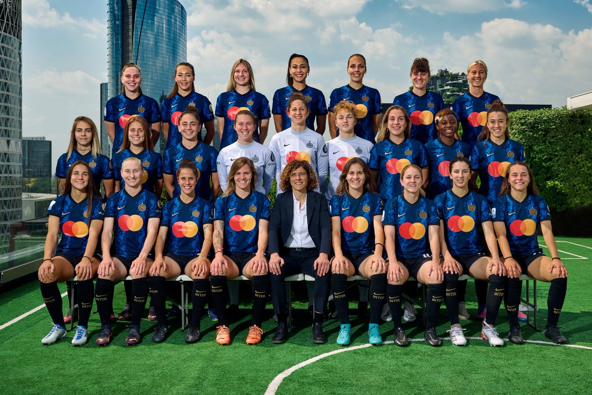📸 | TEAM 

Class of 21/22 🖤💙

Ecco la foto di squadra delle nostre #InterWomen 😍