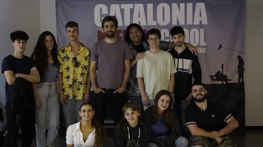CatfasSchool's tweet photo. Ayer nuestrxs alumnxs de 1o pudieron disfrutar de una masterclass de @D_Casademunt , director de la película #ElPáramoNetflix , en la que repasó su carrera y su opera prima, que fue la película de habla no inglesa más vista del mundo.

🎬¡Muchas gracias por todo, David!❤️ https://t.co/mi6xEafodP
