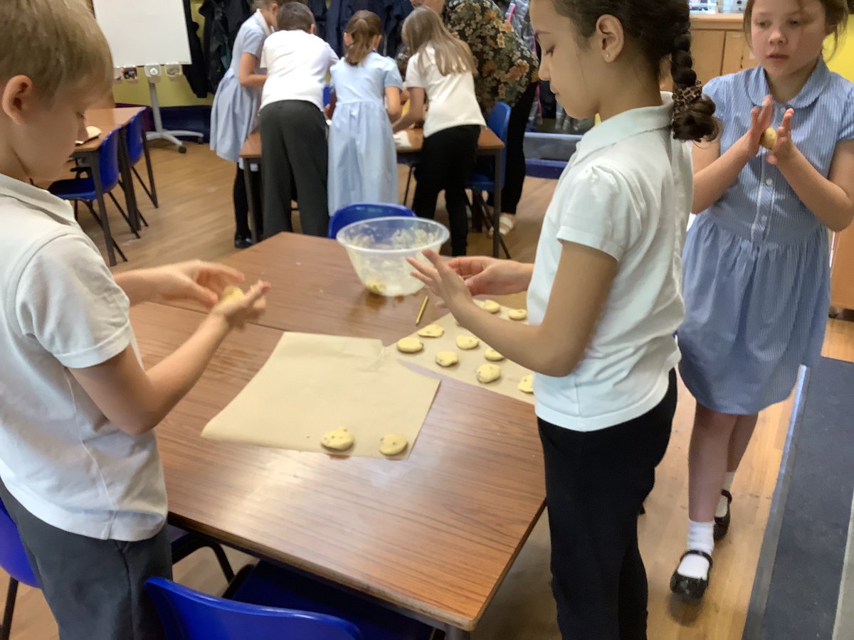 murdishawwest's tweet photo. @mwcp4 have been adapting their basic biscuit recipe this afternoon. Hope they taste delicious. #mwcpdt https://t.co/RWCU7BHa71