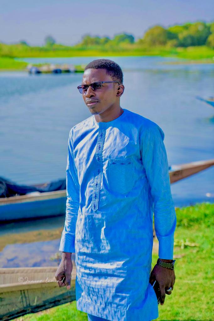 Sagnsel's tweet photo. Jummah mu Barack 🙏
CP: @junior_lemind
#SAÑSEL #outfitoftheday #classic
RT https://t.co/l0Y7xCVHDm