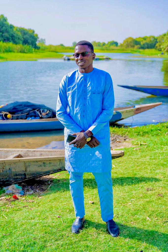 Sagnsel's tweet photo. Jummah mu Barack 🙏
CP: @junior_lemind
#SAÑSEL #outfitoftheday #classic
RT https://t.co/l0Y7xCVHDm
