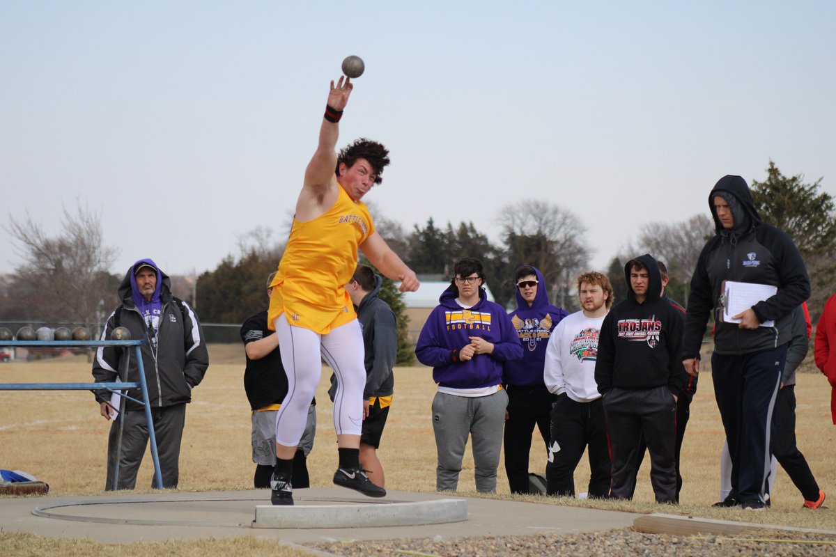 BattleCreek_TF's tweet photo. The Braves add onto the list of state qualifiers with additional qualifiers: Jacob Ottis in the Shot Put and Discus, Boden Obst in the Long Jump, Dylan Amick in the 110H, and Brock West in the 800M #BurkeBound https://t.co/KStwRMKrfh