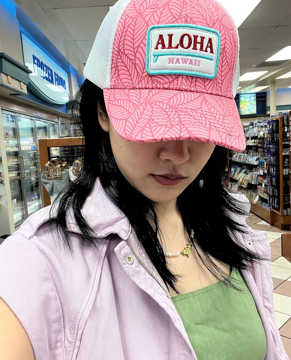 kimyerimbrand's tweet photo. 220513 [yerimiese] IG update 

Brand: ba&amp;sh #bashparis 
Item: Huben Sleeveless Jacket (Pink)
Price: USD 295
https://t.co/lGWBe2KCb0

#예리 #YERI @RVsmtown https://t.co/KUI4PGyFpT