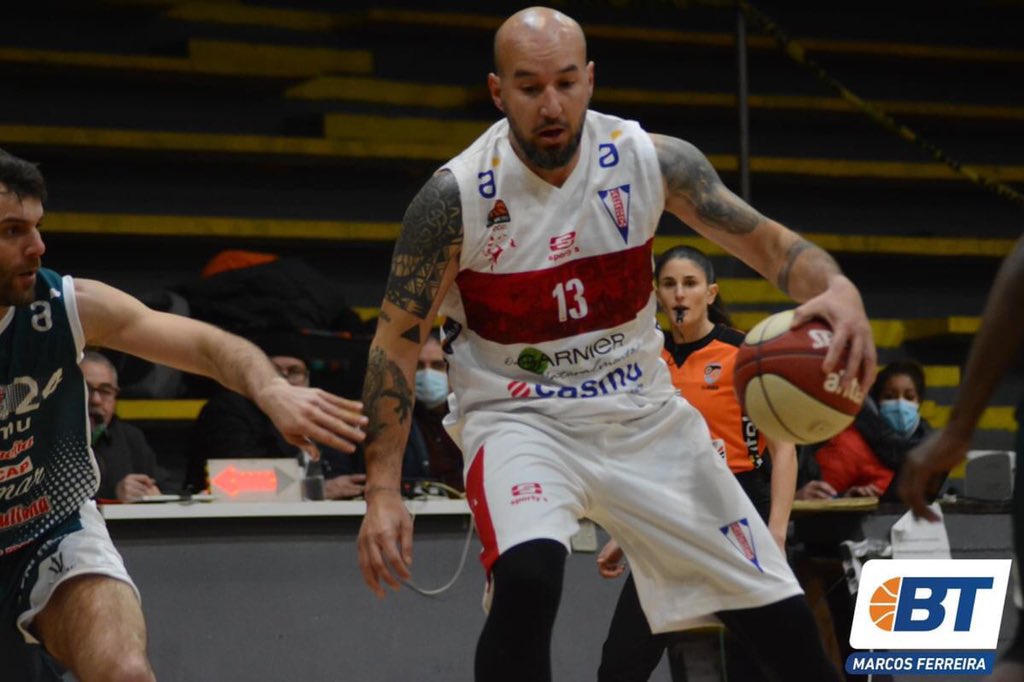 #LRBS 🇺🇾- SEBASTIÁN VÁZQUEZ firma en <a href="/Remeros_Oficial/">Club de Remeros</a> para jugar la próxima <a href="/LRBSoriano/">LRBS LIGA DE SORIANO</a> 2022/23 ✍️

📸 <a href="/BasquetTotal/">Basquet Total</a> <a href="/13Pelado/">sebastian vazquez</a> 👌