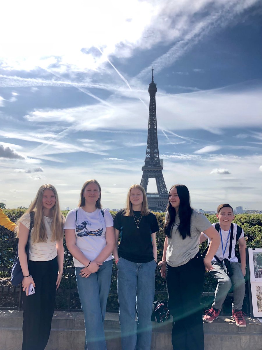 suonenjoen's tweet image. Erasmus+ crew visited sunny Paris with @STeresaLeon. Thank you so much @PompidouPacy!!! It was amazing!