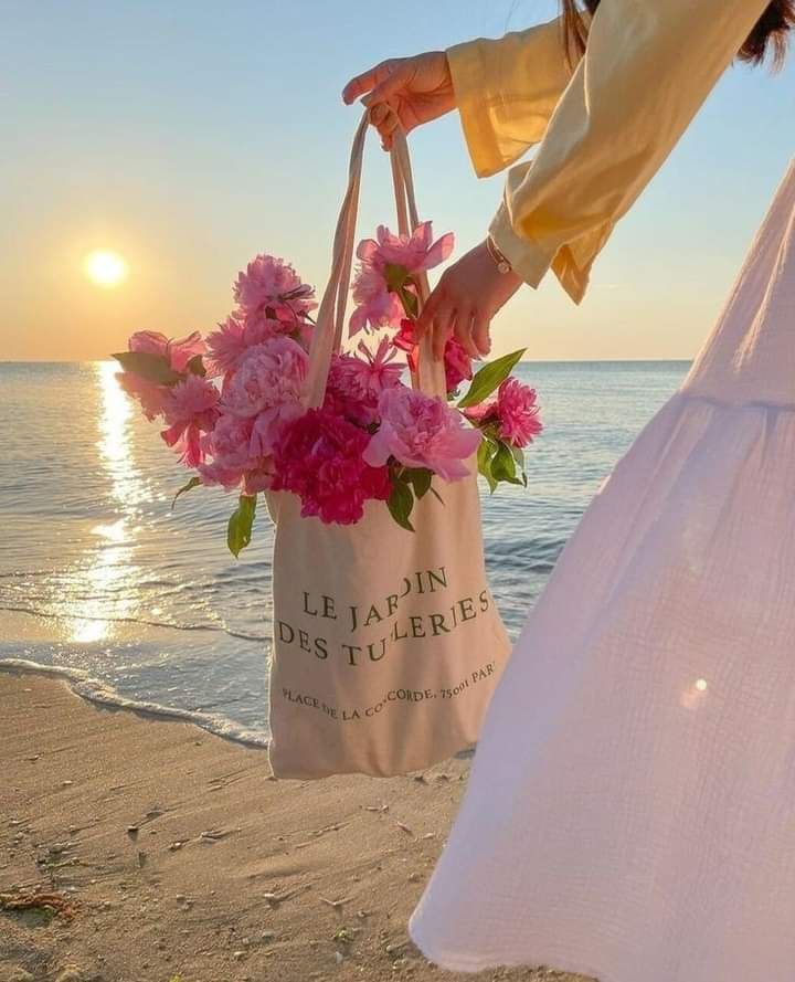 تحدَّث معي فإنِّي أسمعُك، بالرُّغْم منَ المسَافات فخَواطرُنا تجتَمع.