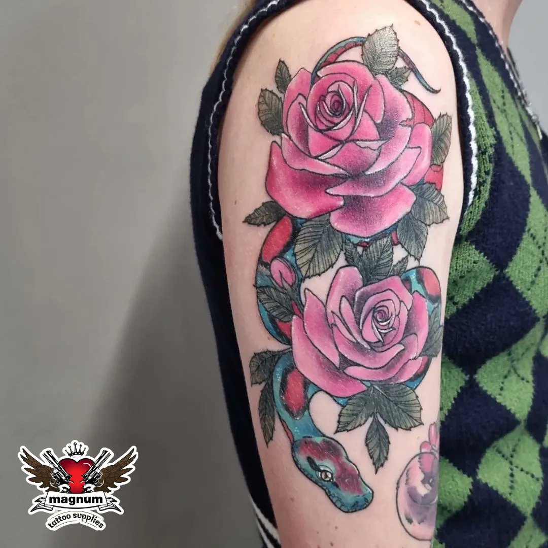 MagnumTattoo's tweet photo. Stunning snake piece done using #magnumtattoosupplies from Charlotte Ann Harris!πΉ
.
.
#snake #snaketattoo #tattoo #tattooartist #Essextattoo #Colchestertattoo #neotrad #neotradsnake #neotraditionalsnake #tattoodesign #colourtattoo #rosetattoo
Instagram: @charlotteannharris https://t.co/W34PGl5ya7