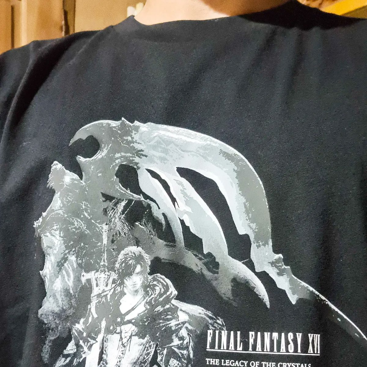 michze90s's tweet photo. Got mine ealier today!🥳 ..and the playing cards too!!☺✨✨
#UniqloPH #LifeWear #UTCollection #WearYourWorld #FinalFantasy35thAnniversary https://t.co/jwRrUxBhb3