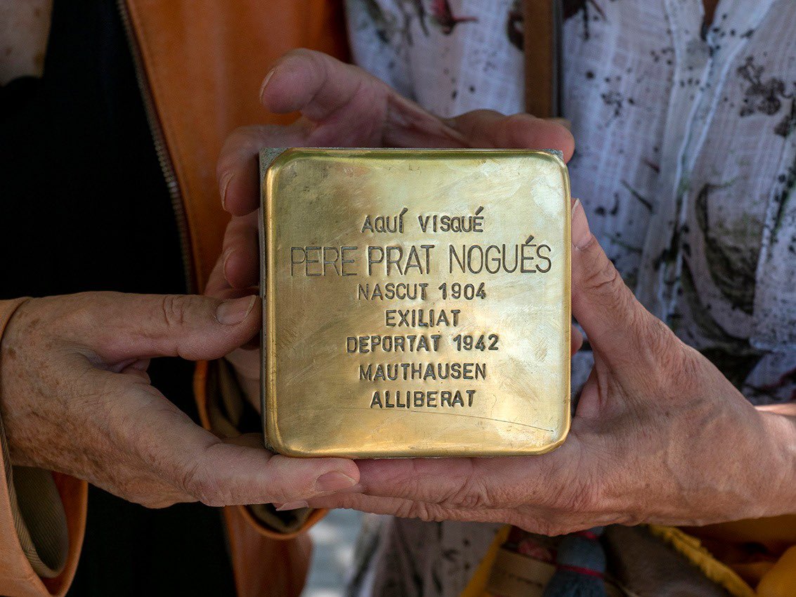 nicolaucopernic's tweet photo. Avui hem participat al projecte Stolpersteine.Emocionats  hem compartit amb la familia d’en Pere Prat deportat a Mauthausen la col.locació d’una llamborda per difondre la seva memòria i els valors dels seus ideals.@AfaCopernic @trseducacio @aliancesmagnet @CRPTerrassa https://t.co/DnZvjuLQX2